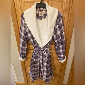 UGG bathrobe, size small
